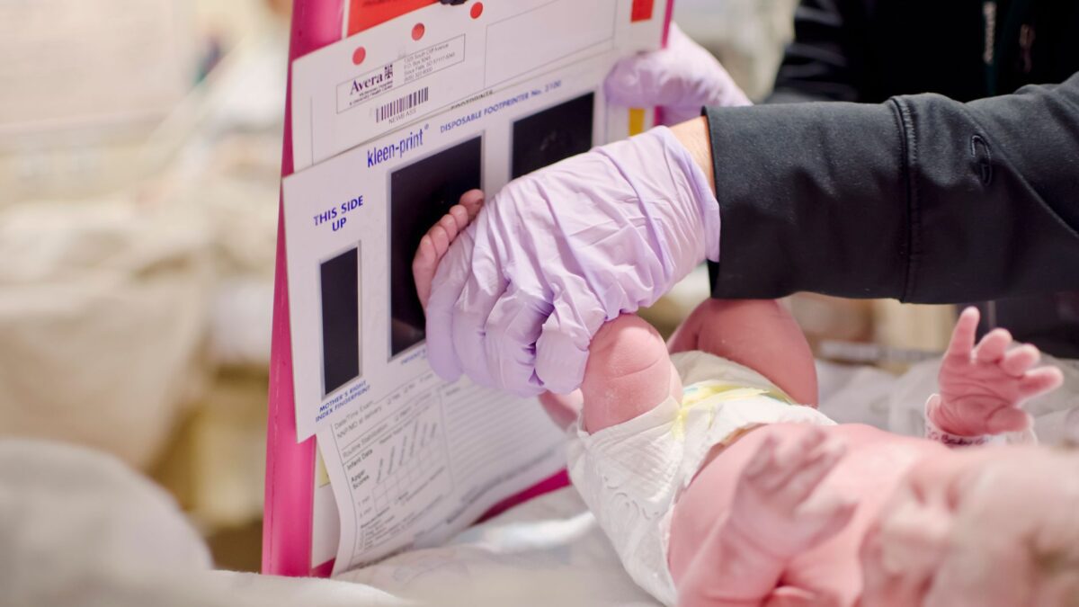 Genetische Stoffwechselerkrankungen – PKU und Neugeborenenscreening